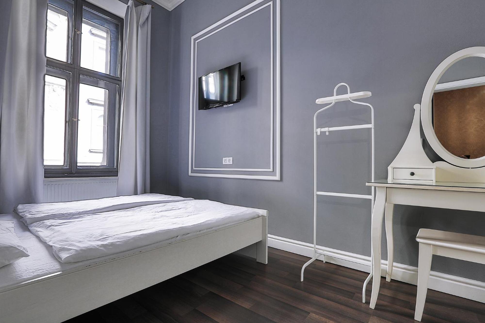 Two-bedroom Haven In The Old Town Lejlighed *