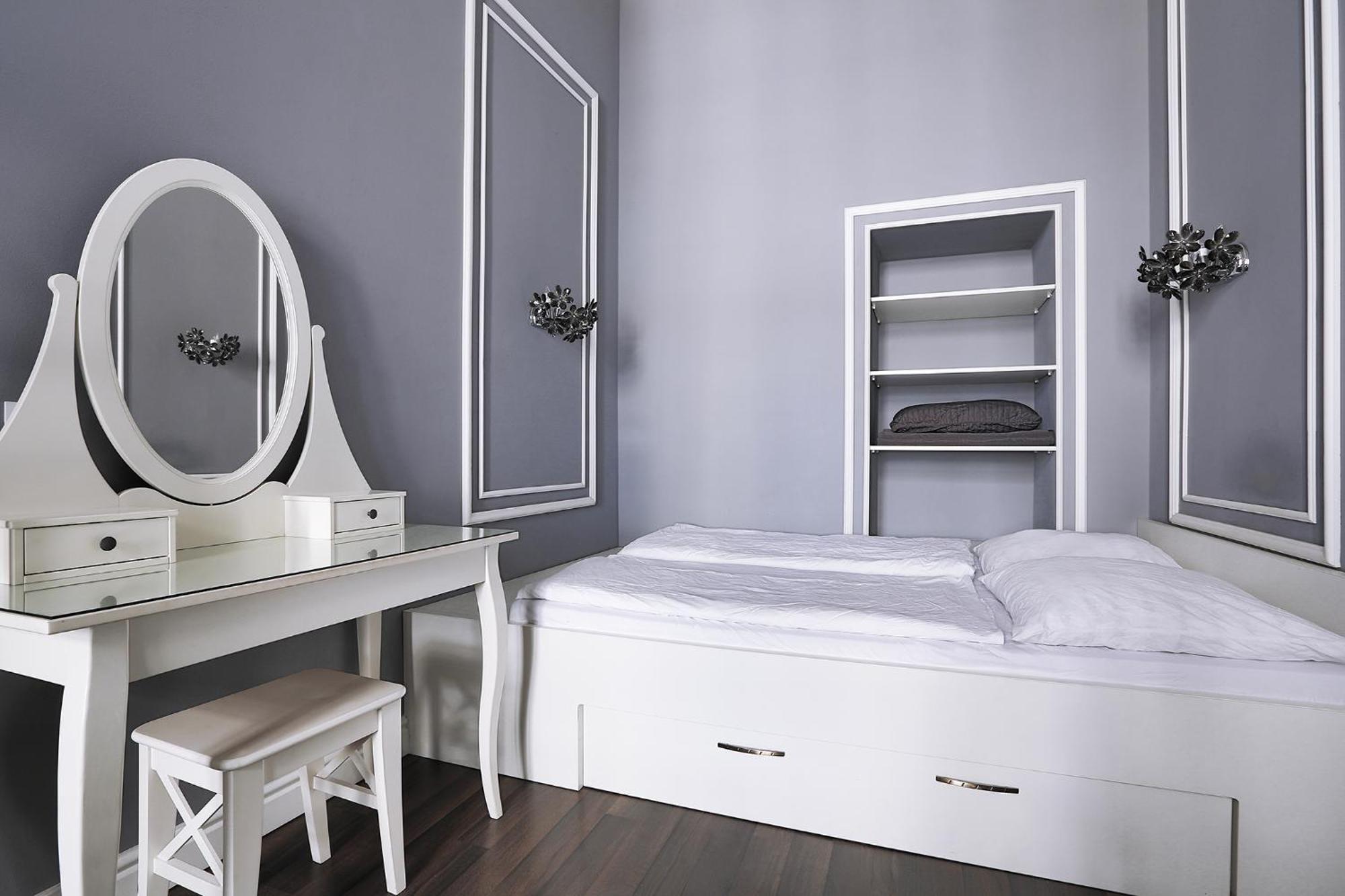 Two-bedroom Haven In The Old Town Lejlighed *